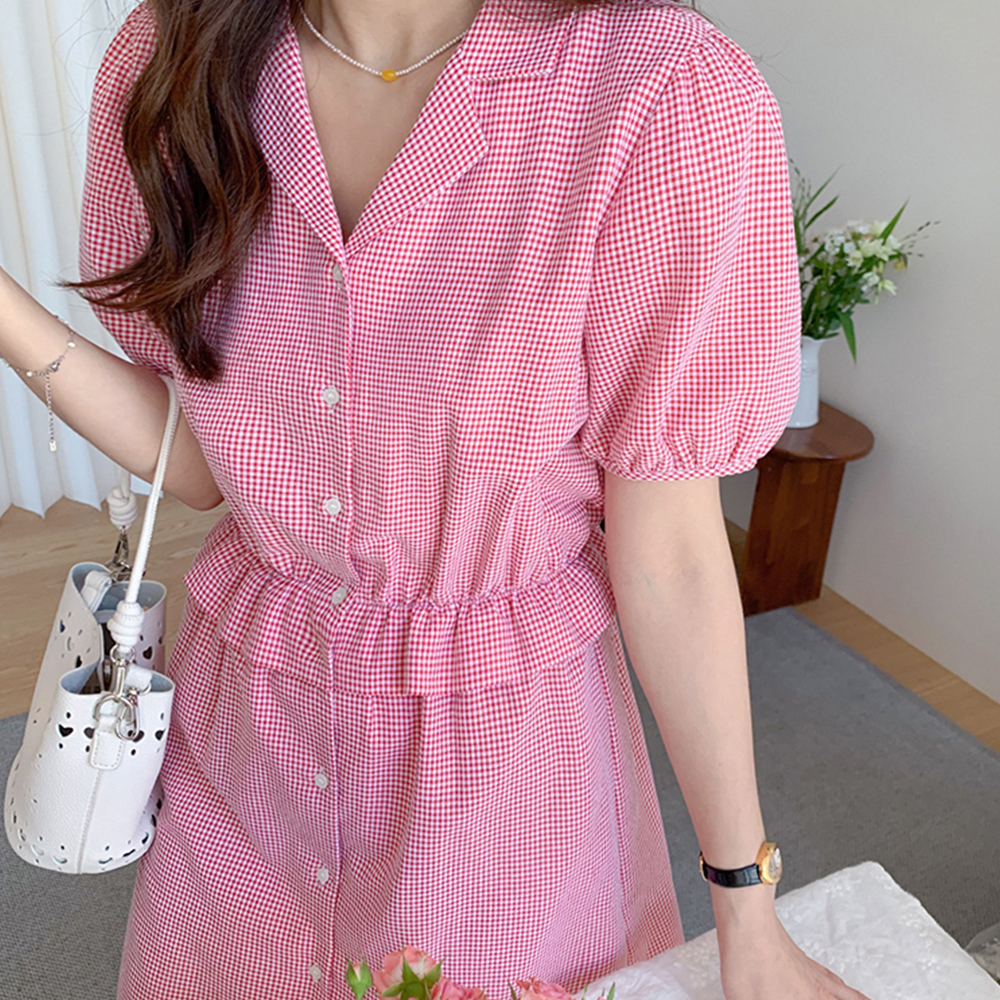 [New Arrival Special 5,000 KRW Discount] <FONT color=#5a3954>MADE LIN</font> Ruffine Picnic Check Waist Shirred Open Collar One Piece [size:F(55~66)]