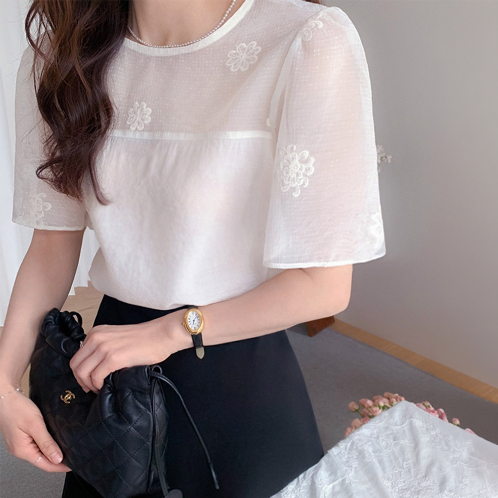 Graceful Flower Embroidery See-through look Chiffon Short-sleeve Summer Blouse [size:F(55~66)]