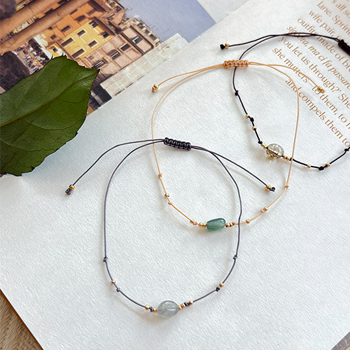 Noir Leaf Knot Thread Bracelet