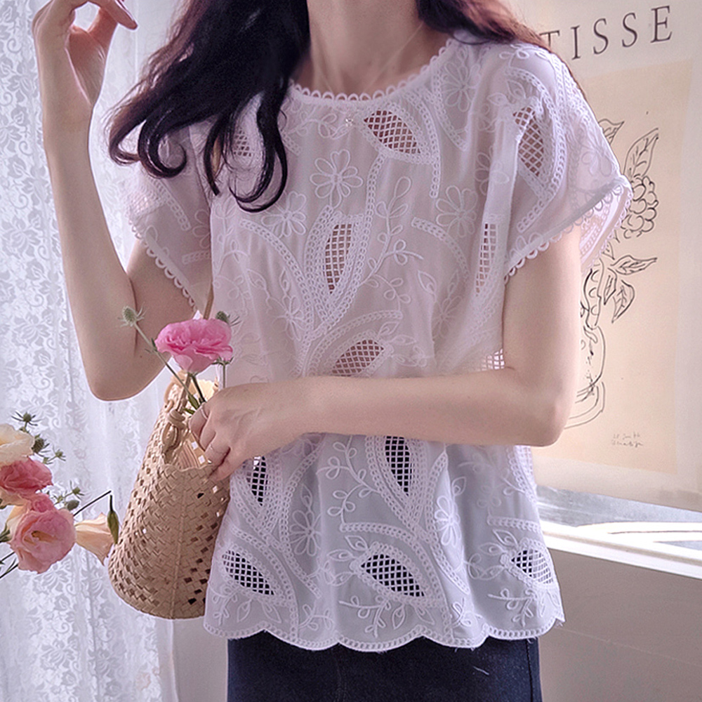 3-Deli Punching Floral Embroidery Sturdy & Flexible High-Quality Cool Lace Blouse [size:F(55~66)]
