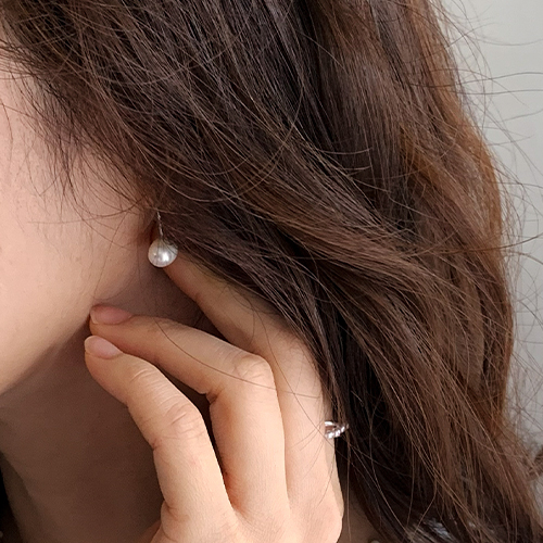 Chic White pearl earrings