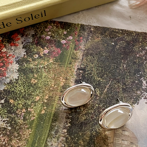 Seashell pearl oval earring