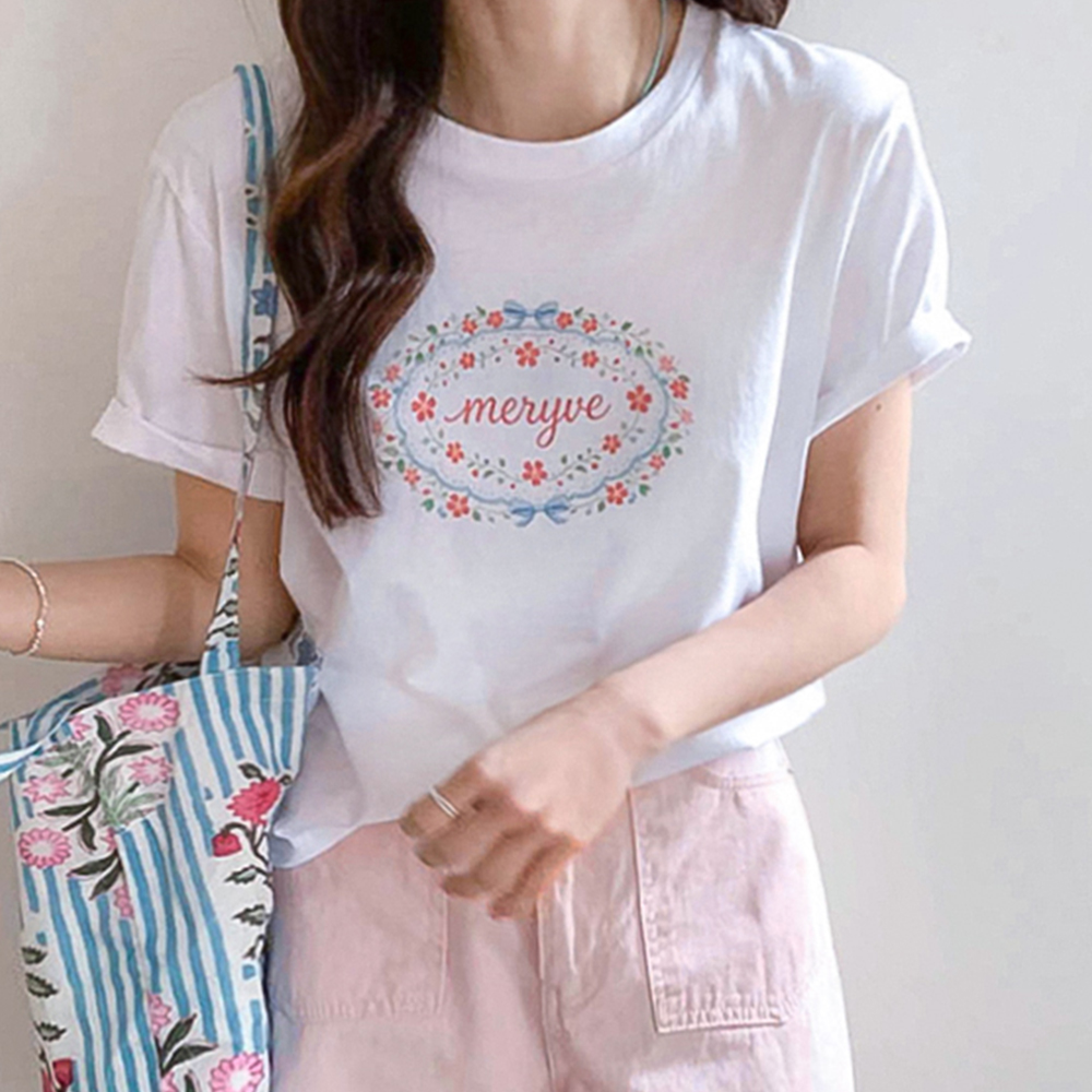 [New Arrival Special 5,000 Won Discount] <FONT color=#5a3954>MADE LIN</font> Morie Flower Sign Print Short T-shirts [size:F(55~66)]