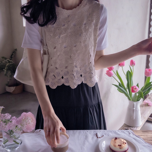 [Layered 15% Special Sale] Xenia Flower Lovely Hand-knitted Knit Vest [Size: F (55~66)]