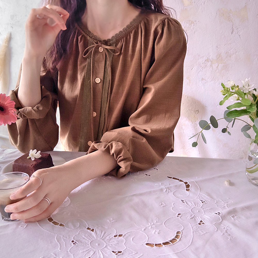 Shabern Lovely Lace Neck Autumn Delicate Fit Blouse [size:F(55~66)]