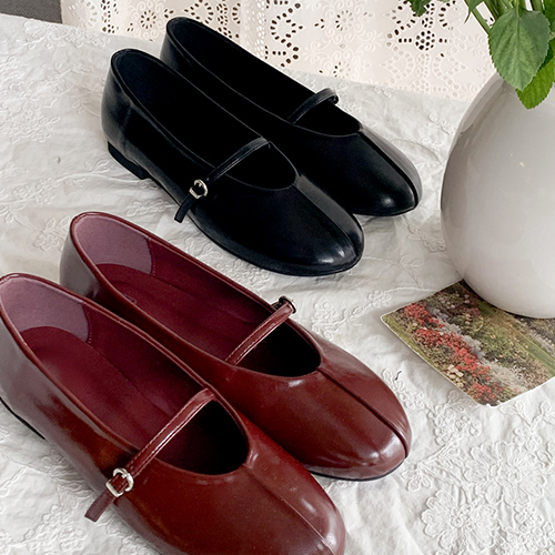Blackcurrant Square Toe Flat Shoes