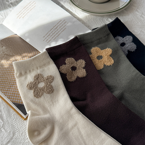 Fluffy Daisy Boucle Socks
